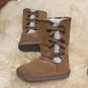Kookaburra by Ugg, kids size 1, in chestnut color, good used condition